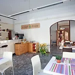 Riviera 2*
